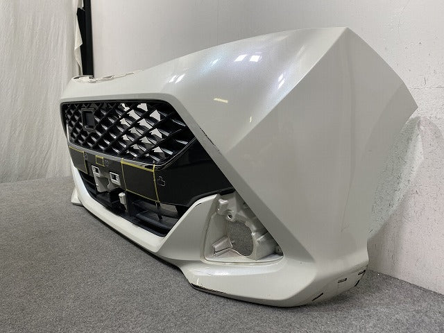 タンク カスタム M900A/M910A 純正 前期 フロント バンパー グリル付 52119-B1300 パールホワイトIII W24 トヨタ(148397)