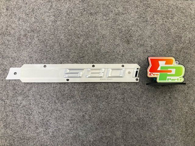 新品!5シリーズ ツーリング/E60/E61 純正 リア エンブレム/オーナメント 51147039786 BMW(148416)