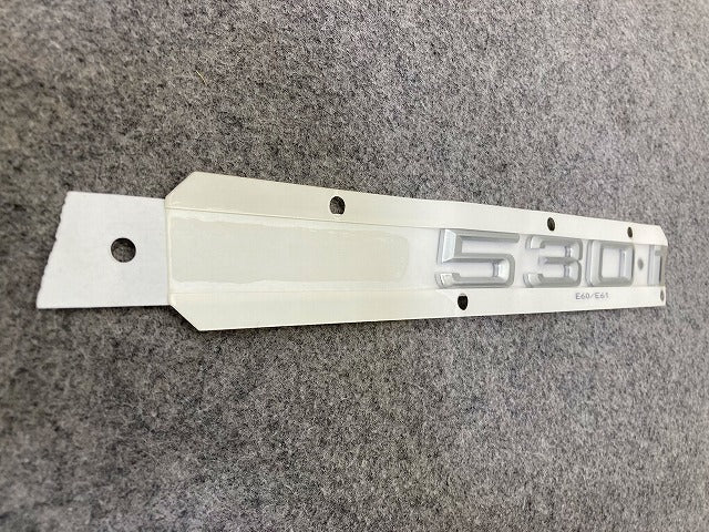 新品!5シリーズ ツーリング/E60/E61 純正 リア エンブレム/オーナメント 51147039786 BMW(148416)
