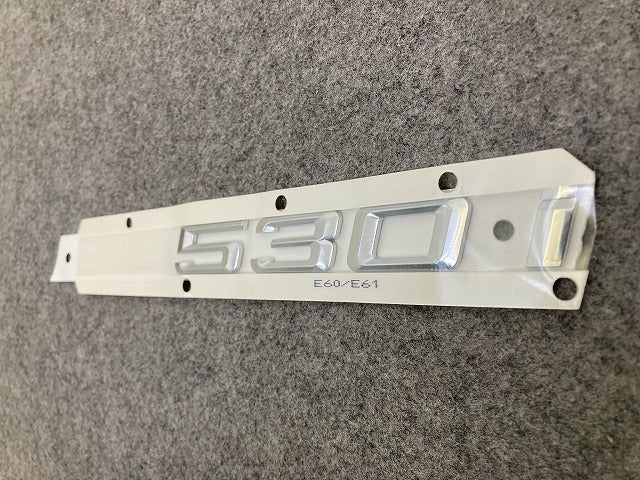 新品!5シリーズ ツーリング/E60/E61 純正 リア エンブレム/オーナメント 51147039786 BMW(148416)