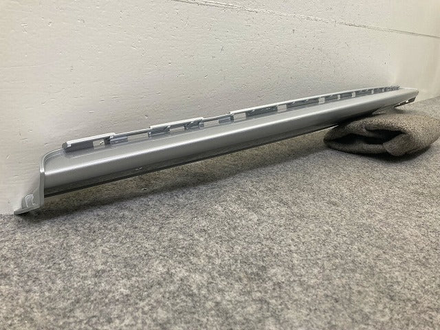 新品!TT 8J系 純正 リア バンパー ロア スポイラー 8J0.807.514 8J0807514X7W  シルバー メタリック アウディ(148422)