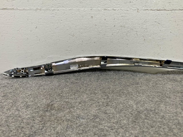 新車取り外し!ハリアー 80系/MXUA80/MXUA85 純正 右 フロント グリル モール ラジエーター 53123-48070/110 53123-48160 メッキ(148427)