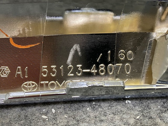新車取り外し!ハリアー 80系/MXUA80/MXUA85/AXUH80/AXUH85 純正 右 フロント グリル ラジエーター モール 53123-48070 メッキ(148430)