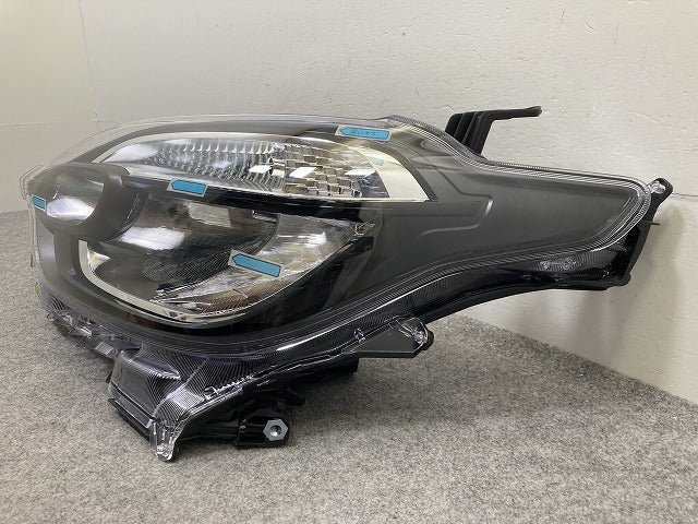 シエンタ MXPC10G ハイブリッド/MXPL10G/MXPL15G 純正 左 ヘッドライト/ランプ LED レベライザー 刻印S4 KOITO 52-339 トヨタ(148436)