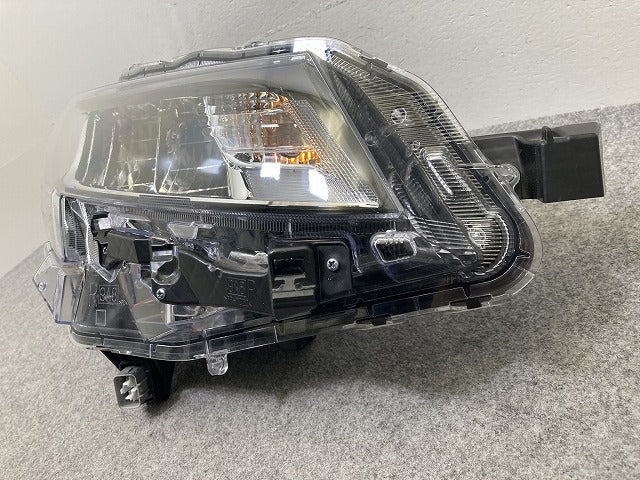 ノア NOAH 90系/MZRA90W/MZRA95W/ZWR90W/ZWR95W 純正 右 ヘッドライト LED レベライザー 刻印N1 ICHIKOH V1-1 81110-V1011 トヨタ(148441)