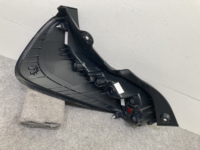 アクア/AQUA MXPK10/MXPK11/MXPK15/MXPK16 純正 右 テールランプ/ライト/レンズ LED 刻印P STANLEY 52-337 81551-52F30 トヨタ(148442)
