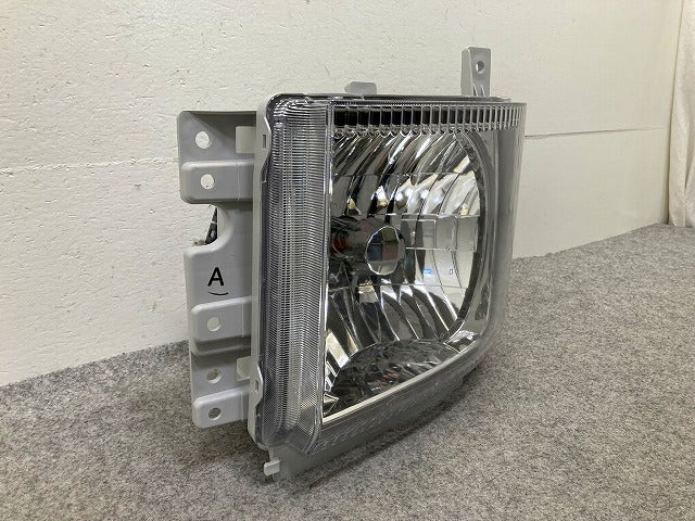 新車取り外し!エルフ/フォワード/ギガ 純正 右 ヘッドライト/ランプ レベライザーハロゲン 刻印A KOITO 110-21873 いすゞ(148445)