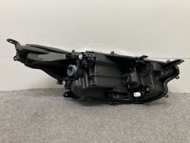 ヤリス KSP210/MXPA10/MXPA15/MXPH10/MXPH15 MXPH14/MXPH17 純正 左 ヘッドライト/ランプ レベライザーハロゲン 刻印A5 K0-1(148469)