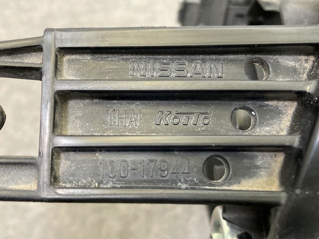マーチ K13 純正 後期 右 ヘッドライト/ランプ ハロゲン レベライザー 刻印1 KOITO 100-17944 日産(148471)