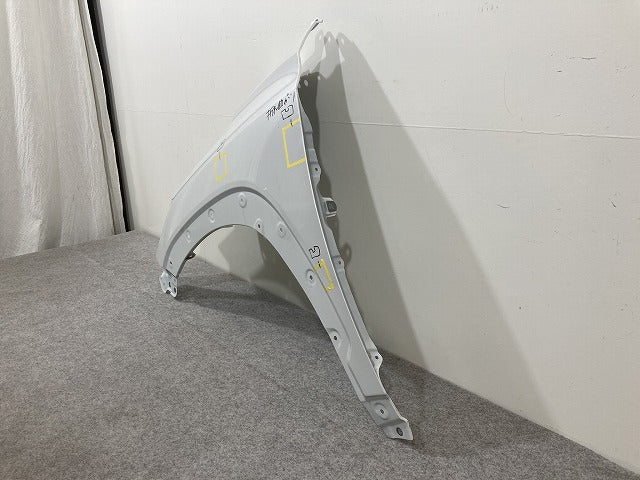 カローラ クロス ZSG10/MXGA10/ZVG11/ZVG15/ZVG13/ZVG16 純正 左 フロント フェンダー 53802-16470 プラチナホワイトパールマイカ(148479)