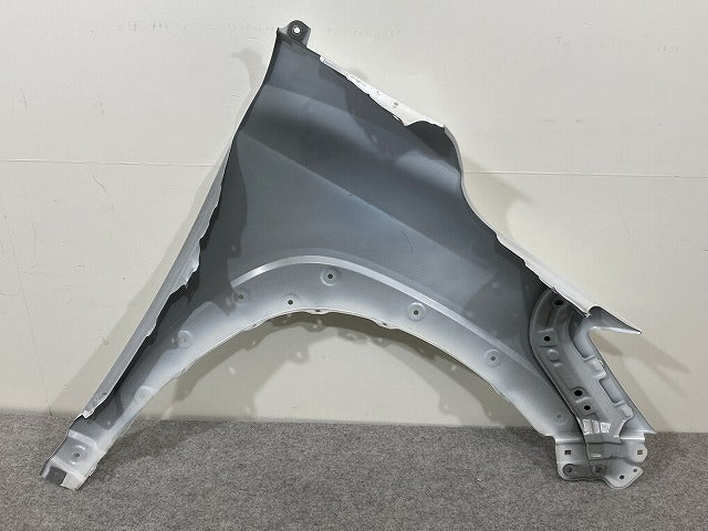カローラ クロス ZSG10/MXGA10/ZVG11/ZVG15/ZVG13/ZVG16 純正 左 フロント フェンダー 53802-16470 プラチナホワイトパールマイカ(148479)
