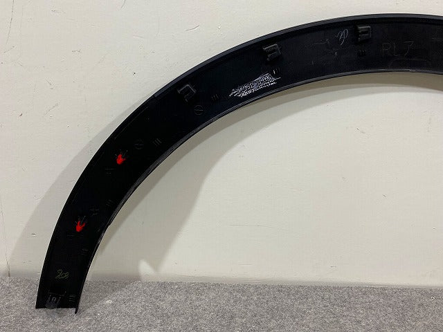 ライズ A200A/A210A/A201A/A202A 純正 左 リア フェンダーアーチモール オーバー 61062-B1010 / 61682-B1020 61062-B1011 素地(148496)