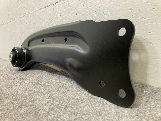 新品!パサート/B6 3C系 2005-2011 社外 右 トレーリングアーム 3804001 LEMFORDER 未塗装 フォルクスワーゲン(148501)