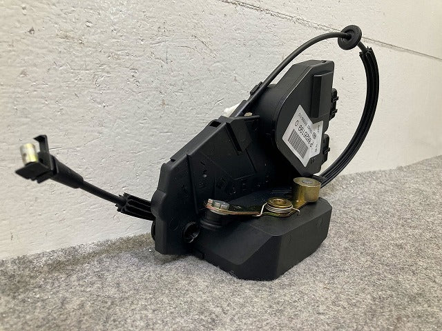 新品!C70 純正 右 フロント ドア ロック アクチュエーター V8626199 未塗装 ボルボ(148519)
