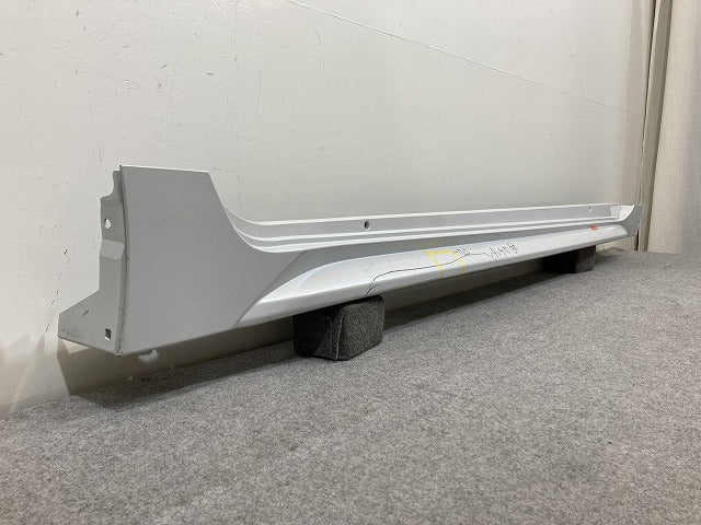 カローラ ツーリング 210系/NRE210/ZRE212/MZEA17/MZEA12/ZWE214/211/219/215 純正 右 サイドステップ/サイドスカート 75850-12100(148562)