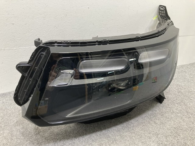 フリード GT1/GT2/GT3/GT4/GT5/GT6/GT7/GT8 純正 左 ヘッドライト/ランプ レベライザーLED 刻印J0 STANLEY W7390 ホンダ(148566)