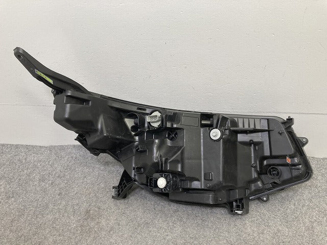 フリード GT1/GT2/GT3/GT4/GT5/GT6/GT7/GT8 純正 左 ヘッドライト/ランプ レベライザーLED 刻印J0 STANLEY W7390 ホンダ(148566)