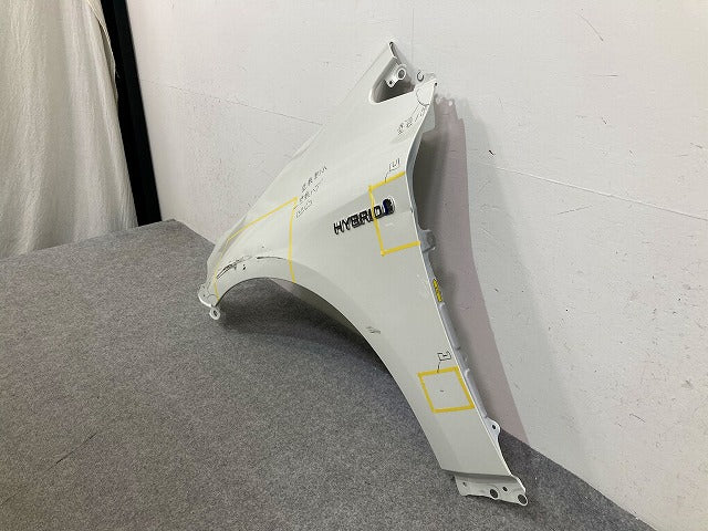 カローラ スポーツ NRE210H/NRE214H/ZWE211H/ZWE213H/ZWE219H/MZEA12H 純正 左 フロント フェンダー ホワイトパール 070 トヨタ(148573)