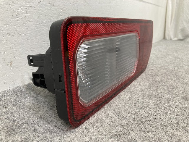 ジムニー/ジムニーシエラ JB64W/JB74W 純正 右 テールランプ/ライト/レンズ ハロゲン KOITO 220-5938C スズキ(148579)