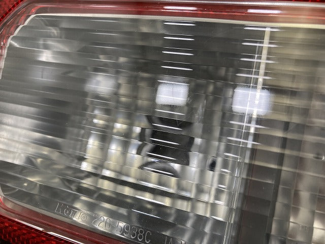 ジムニー/ジムニーシエラ JB64W/JB74W 純正 右 テールランプ/ライト/レンズ ハロゲン KOITO 220-5938C スズキ(148579)