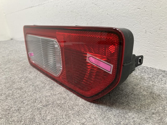 ジムニー/ジムニーシエラ JB64W/JB74W 純正 右 テールランプ/ライト/レンズ ハロゲン KOITO 220-5938C スズキ(148580)