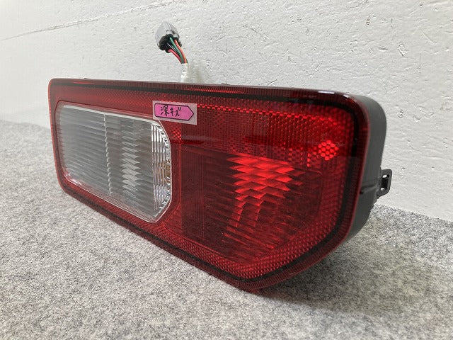 ジムニー/ジムニーシエラ JB64W/JB74W 純正 右 テールランプ/ライト/レンズ ハロゲン KOITO 220-5938C スズキ(148581)