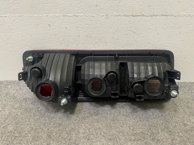 ジムニー/ジムニーシエラ JB64W/JB74W 純正 右 テールランプ/ライト/レンズ ハロゲン KOITO 220-5938C スズキ(148582)