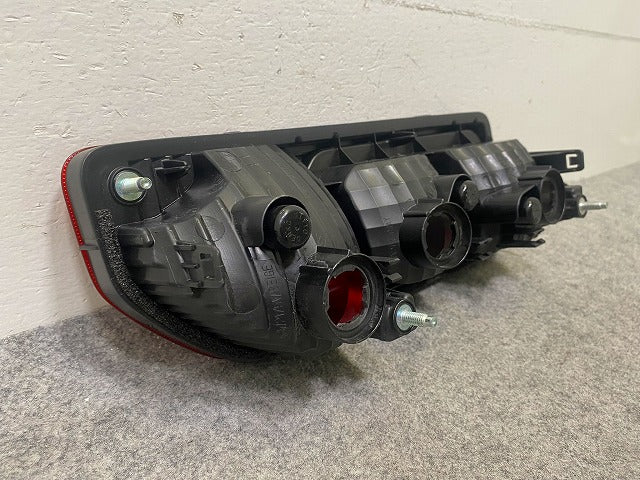 ジムニー/ジムニーシエラ JB64W/JB74W 純正 右 テールランプ/ライト/レンズ ハロゲン KOITO 220-5938C スズキ(148582)