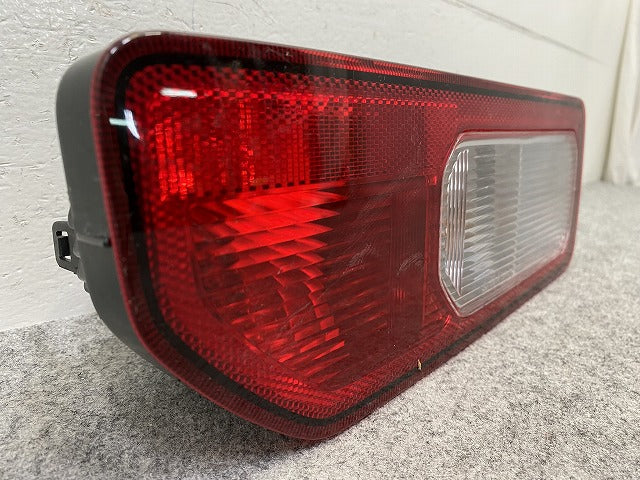 ジムニー/ジムニーシエラ JB64W/JB74W 純正 左 テールランプ/ライト/レンズ LED KOITO 220-5938C スズキ(148599)