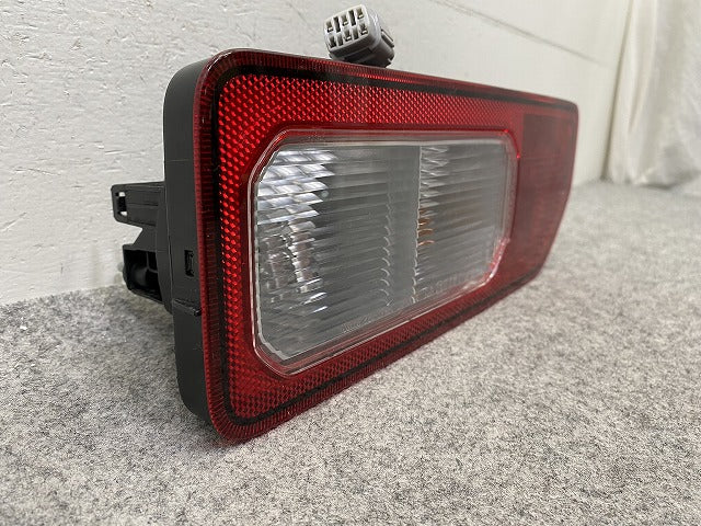 ジムニー/ジムニーシエラ JB64W/JB74W 純正 右 テールランプ/ライト/レンズ LED KOITO 220-5938C スズキ(148601)