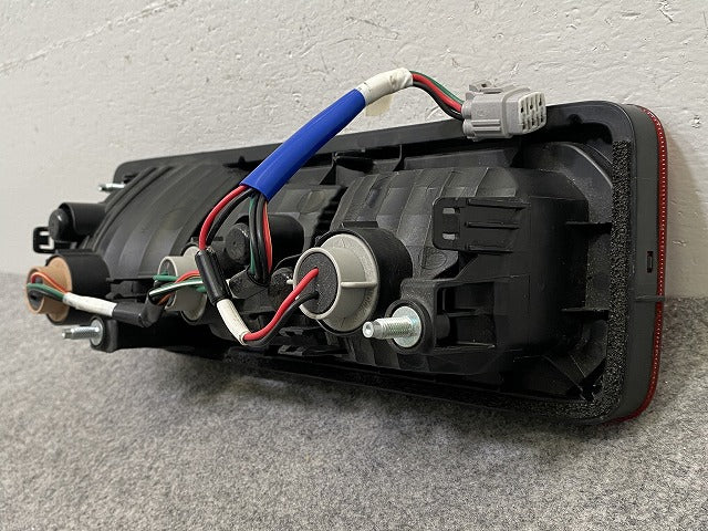 ジムニー/ジムニーシエラ JB64W/JB74W 純正 右 テールランプ/ライト/レンズ LED KOITO 220-5938C スズキ(148601)