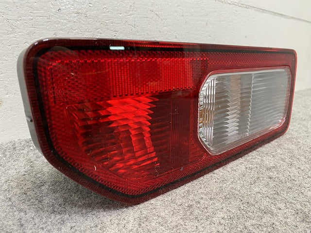 ジムニー/ジムニーシエラ JB64W/JB74W 純正 左 テールランプ/ライト/レンズ LED KOITO 220-5938C スズキ(148603)