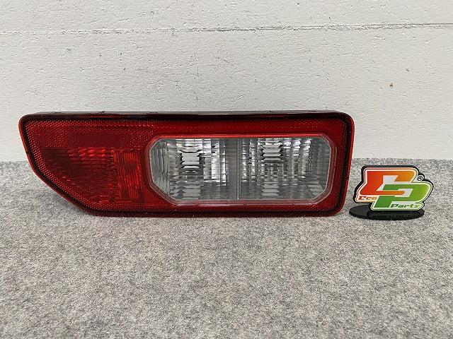ジムニー/ジムニーシエラ JB64W/JB74W 純正 左 テールランプ/ライト/レンズ ハロゲン KOITO 220-5938C スズキ(148610)
