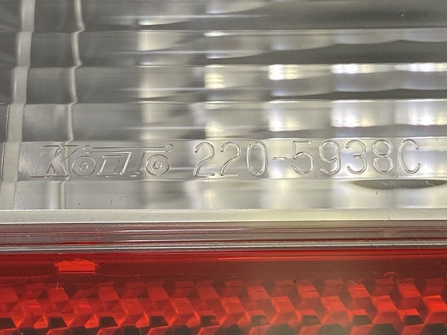 ジムニー/ジムニーシエラ JB64W/JB74W 純正 左 テールランプ/ライト/レンズ ハロゲン KOITO 220-5938C スズキ(148610)