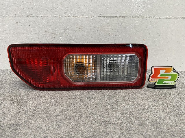 ジムニー/ジムニーシエラ JB64W/JB74W 純正 左 テールランプ/ライト/レンズ LED KOITO 220-5938C スズキ(148613)