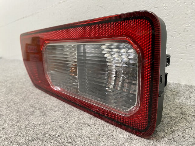 ジムニー/ジムニーシエラ JB64W/JB74W 純正 左 テールランプ/ライト/レンズ LED KOITO 220-5938C スズキ(148613)