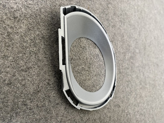 新品!トゥアレグ 7L系/2007-2010 純正 右 フロント フォグランプ カバー 7L6 853 400 7L6853400A7W フォルクスワーゲン(148615)