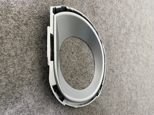 新品!トゥアレグ 7L系/2007-2010 純正 右 フロント フォグランプ カバー 7L6 853 400 7L6853400A7W  フォルクスワーゲン(148619)