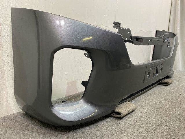 新品!キャラバン NV350 標準 E26 純正 後期 フロント バンパー 62022 5YE0H 62022-5YE7A ダークメタルグレーメタリック KAD 日産(148625)