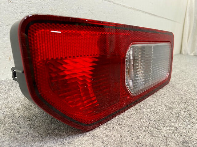 ジムニー/ジムニーシエラ JB64W/JB74W 純正 左 テールランプ/ライト/レンズ ハロゲン KOITO 220-5938C スズキ(148628)