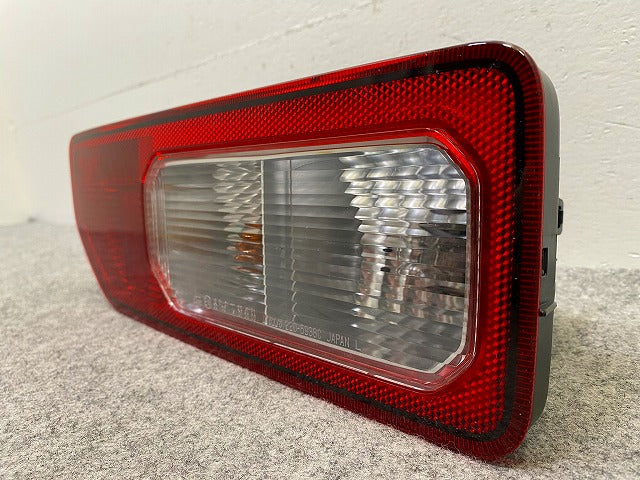 ジムニー/ジムニーシエラ JB64W/JB74W 純正 左 テールランプ/ライト/レンズ ハロゲン KOITO 220-5938C スズキ(148628)