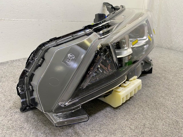 リーフ/LEAF ZE1 純正 前期 左 ヘッドライト/ランプ LED レベライザー 刻印P ICHIKOH 1954 日産(148633)