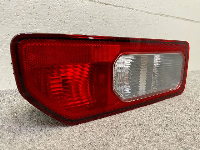 ジムニー/ジムニーシエラ JB64W/JB74W 純正 左 テールランプ/ライト/レンズ ハロゲン KOITO 220-5938C スズキ(148636)
