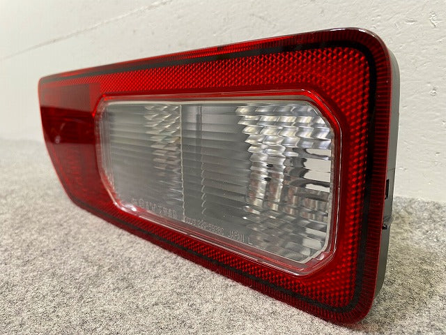 ジムニー/ジムニーシエラ JB64W/JB74W 純正 左 テールランプ/ライト/レンズ ハロゲン KOITO 220-5938C スズキ(148636)