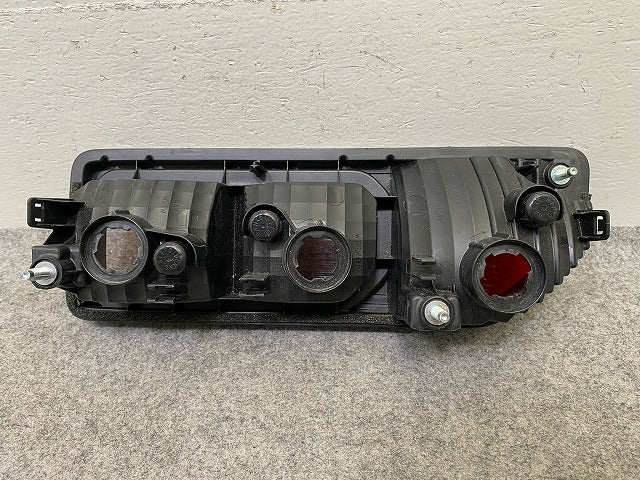 ジムニー/ジムニーシエラ JB64W/JB74W 純正 左 テールランプ/ライト/レンズ ハロゲン KOITO 220-5938C スズキ(148636)