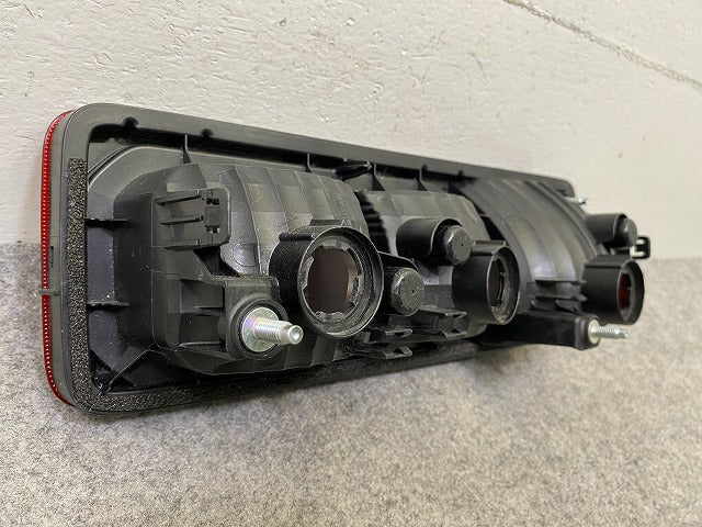 ジムニー/ジムニーシエラ JB64W/JB74W 純正 左 テールランプ/ライト/レンズ ハロゲン KOITO 220-5938C スズキ(148636)