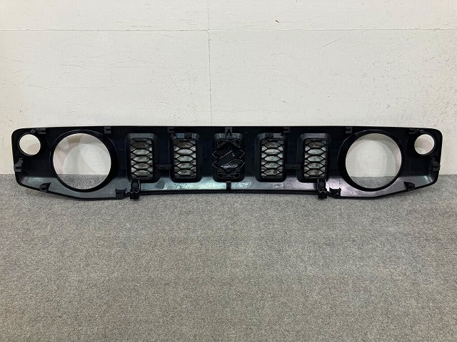 ジムニー/ジムニーシエラ JB64W/JB74W 純正 フロント グリル/ラジエーターグリル 72111-78R0 素地 スズキ(148653)