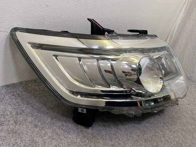 ジャンク!セレナ ハイウェイスター C25/NC25/CC25/CNC25 純正 後期 右 ヘッドライト キセノン HID KOITO 100-24921 26025-1GK5A(148671)