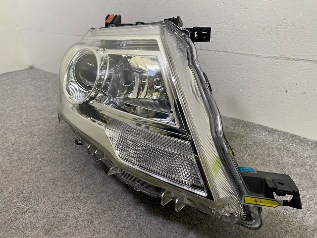 ジャンク!セレナ ハイウェイスター C25/NC25/CC25/CNC25 純正 後期 右 ヘッドライト キセノン HID KOITO 100-24921 26025-1GK5A(148671)