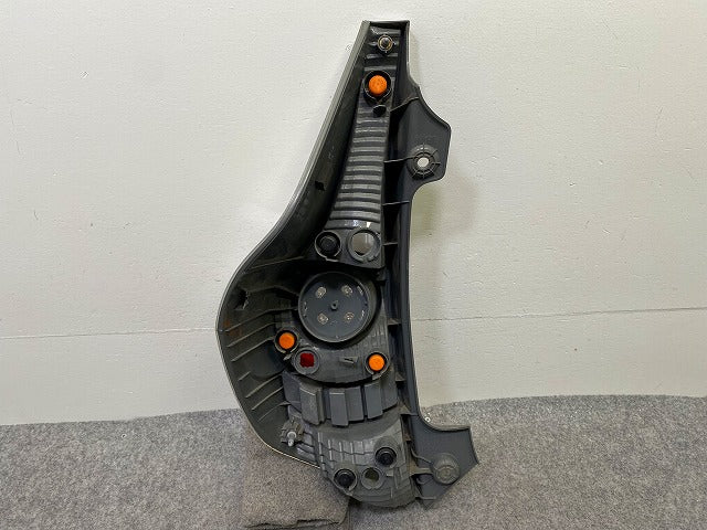 アクア/AQUA NHP10 純正 前期 右 テールランプ/ライト/レンズ ハロゲン 刻印Z STANLEY 52-252 トヨタ(148673)